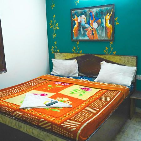 Hotel Bliss Bourn - Lajpat Nagar New Delhi Bagian luar foto