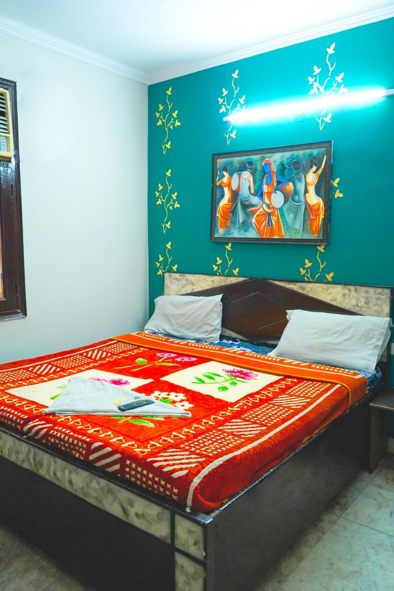 Hotel Bliss Bourn - Lajpat Nagar New Delhi Bagian luar foto