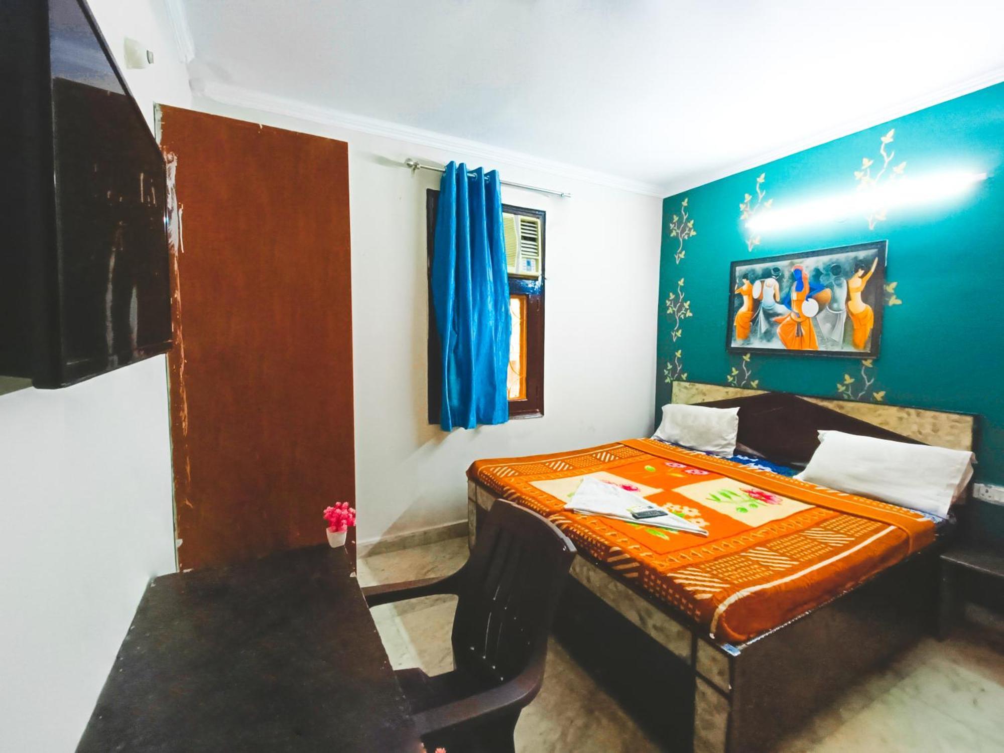 Hotel Bliss Bourn - Lajpat Nagar New Delhi Bagian luar foto