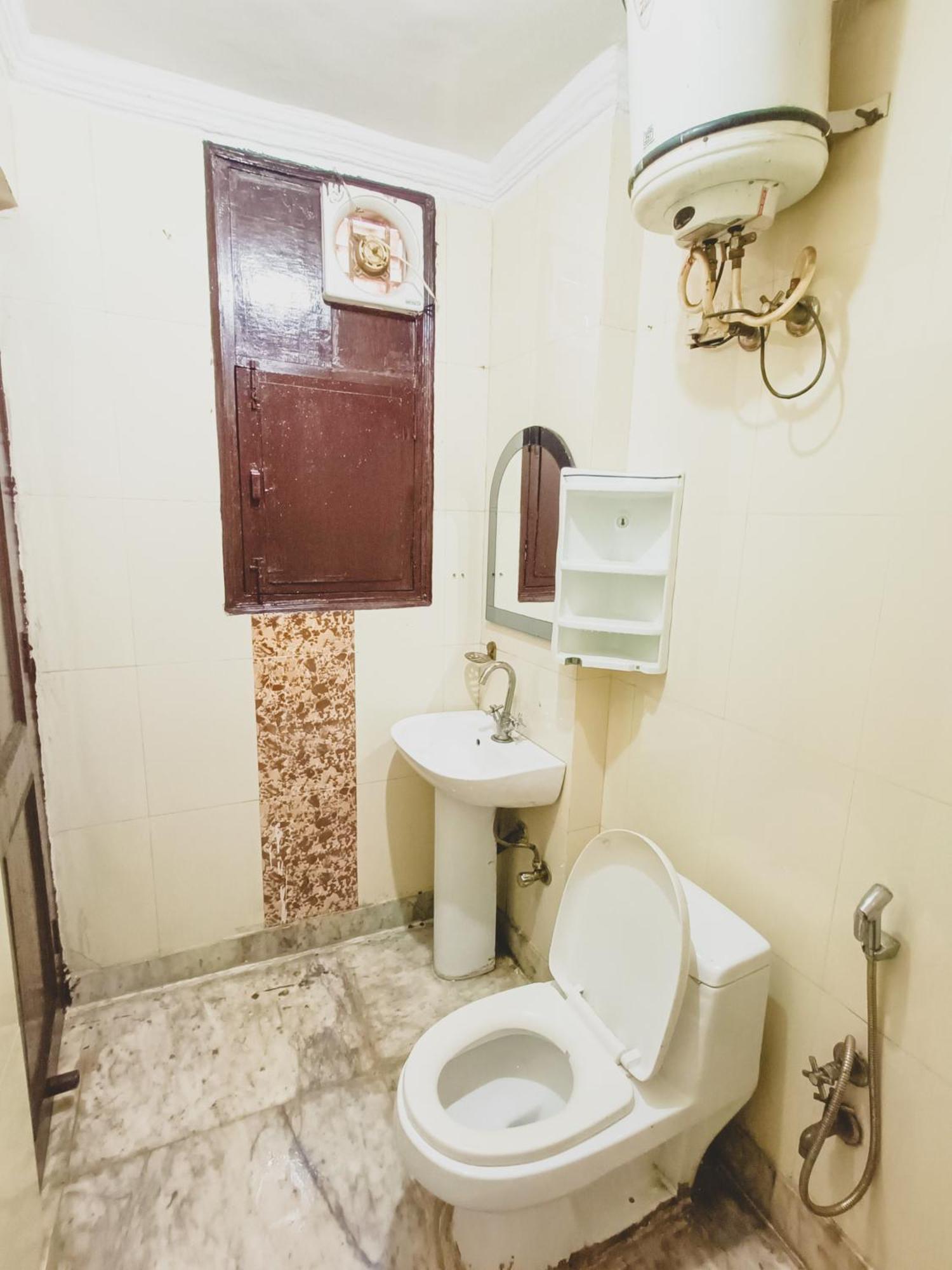 Hotel Bliss Bourn - Lajpat Nagar New Delhi Bagian luar foto